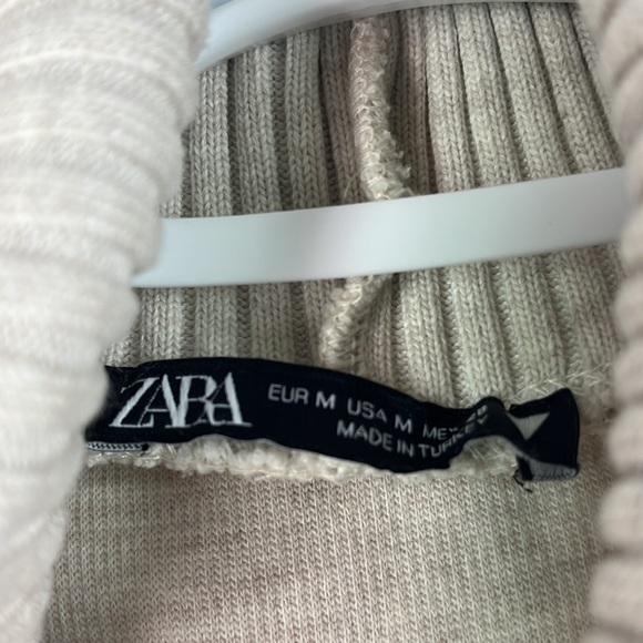 Beautiful Zara Turtleneck Tank Sweater - Picture 3 of 3